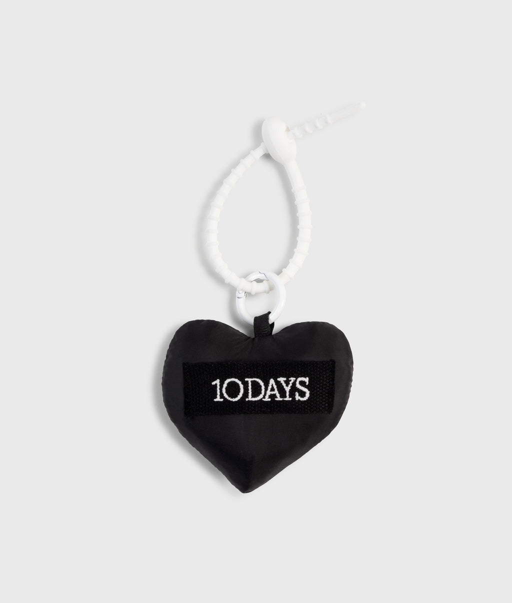 heart keychain | black