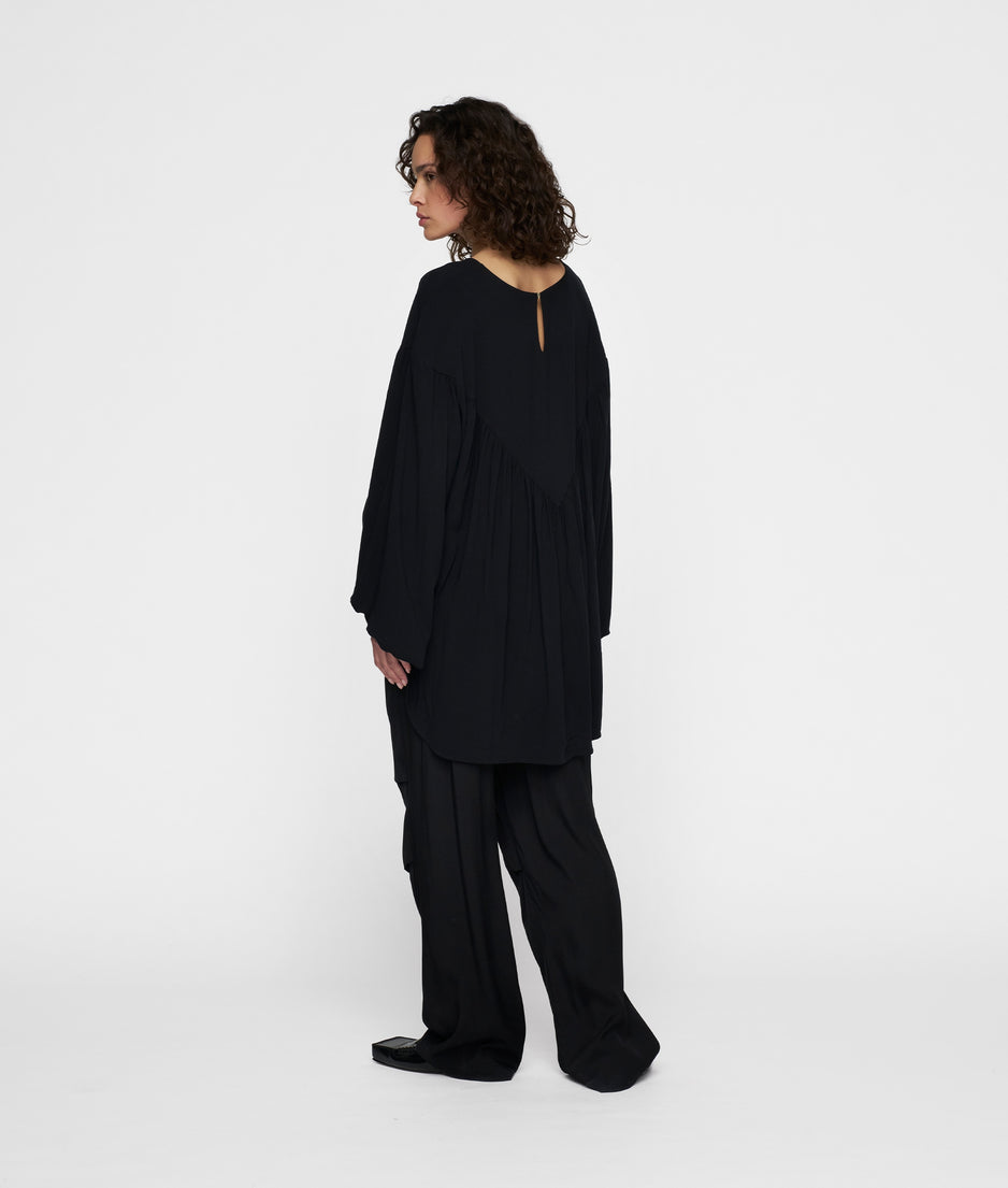 puffy blouse | black
