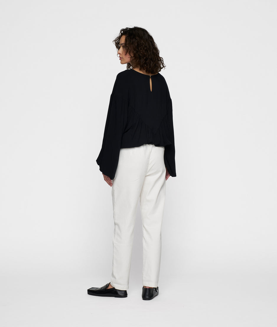 belted pants jog denim | ecru