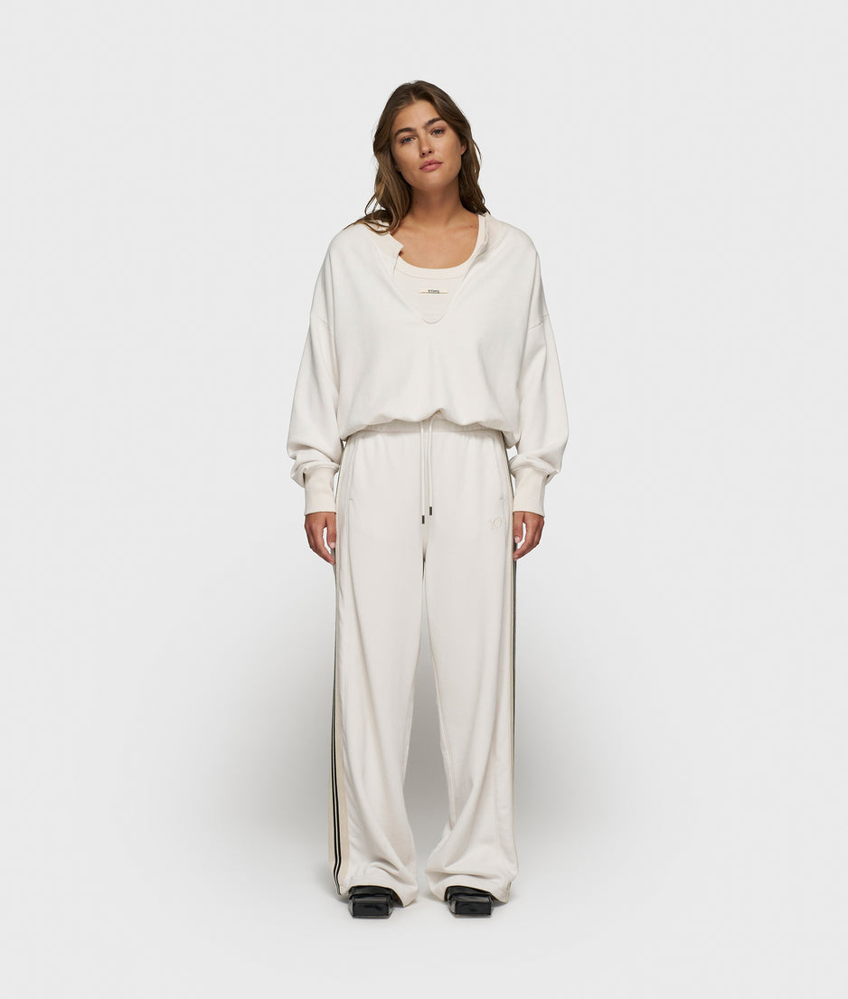 v-neck double sweater | cleansing kit