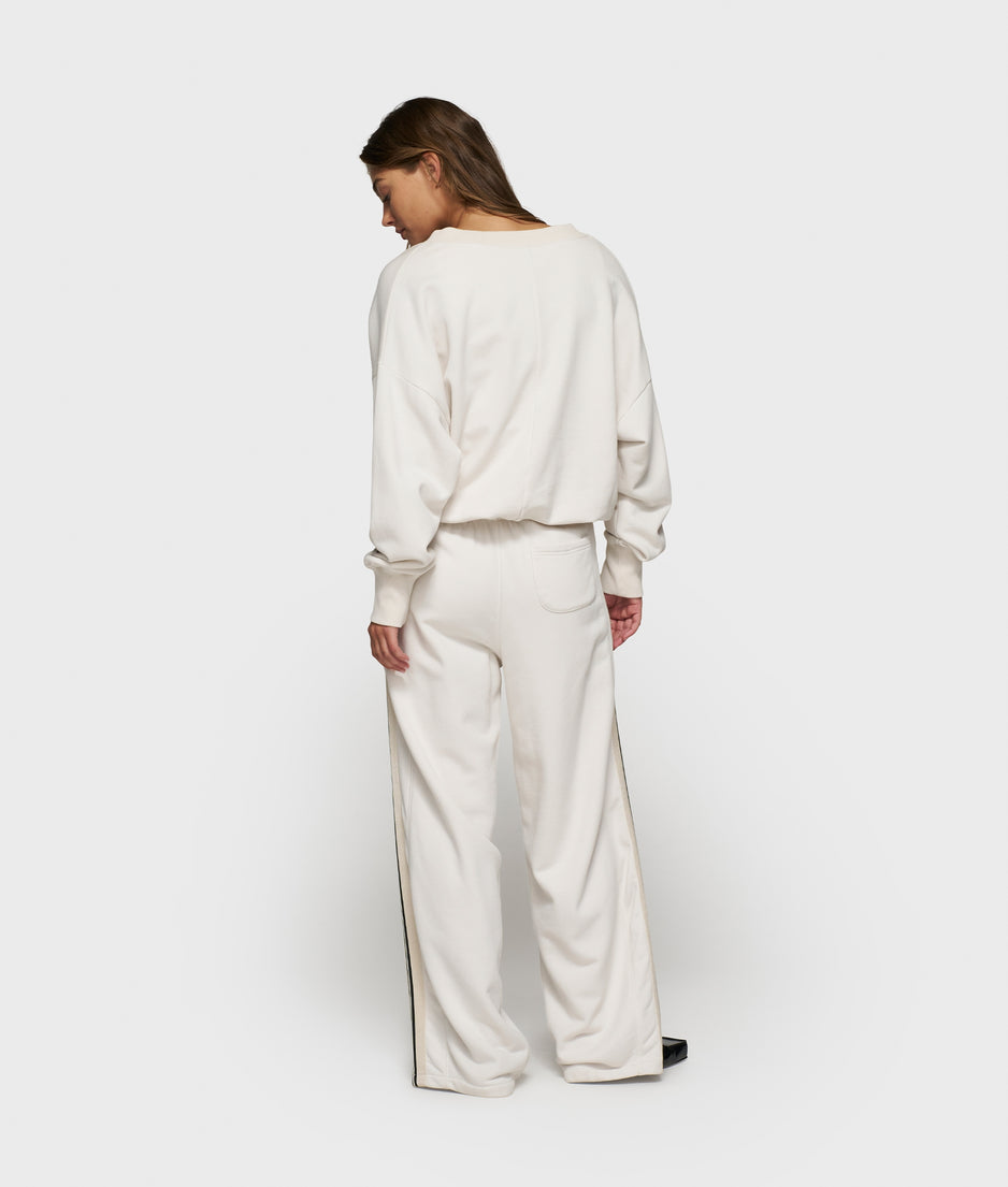 v-neck double sweater | cleansing kit