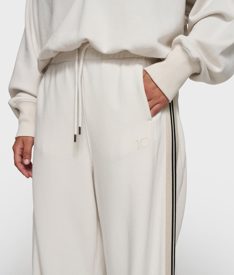 v-neck double sweater | cleansing kit