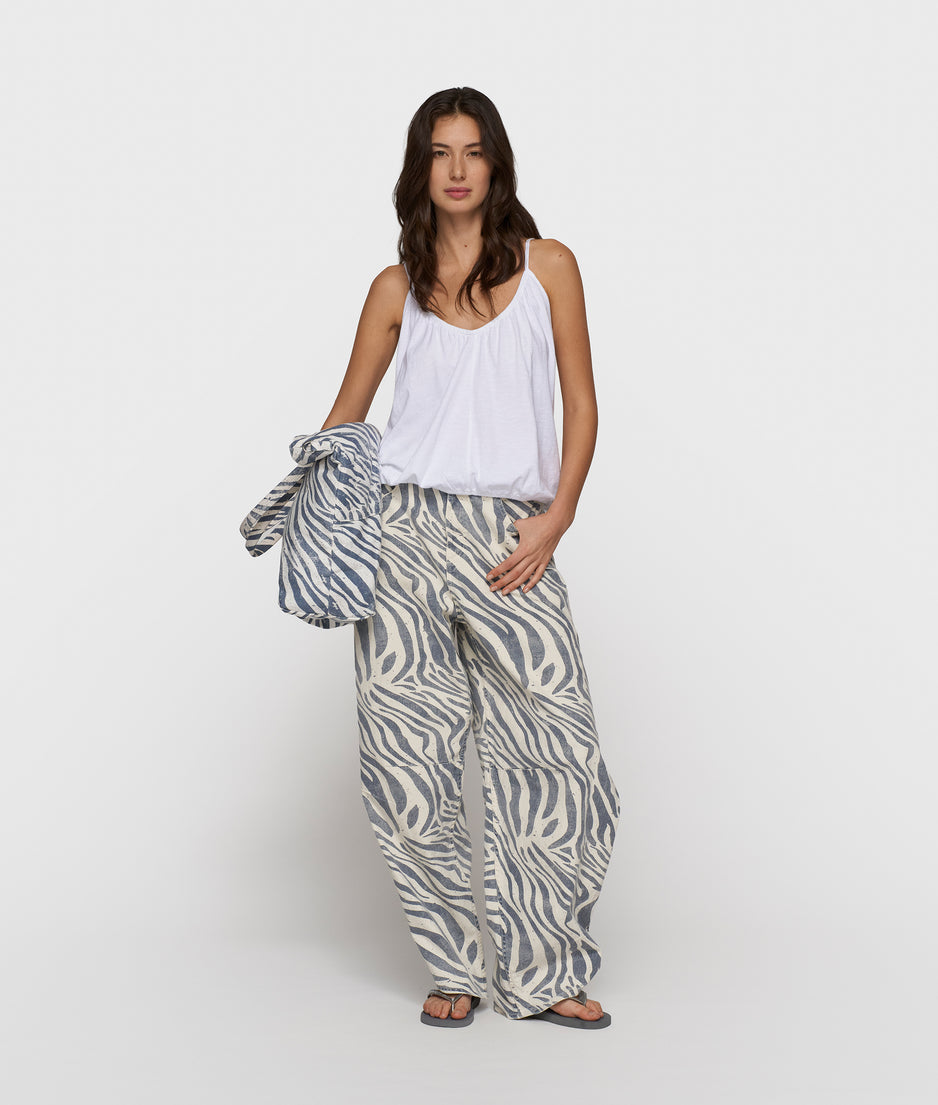 top gathered neck | white