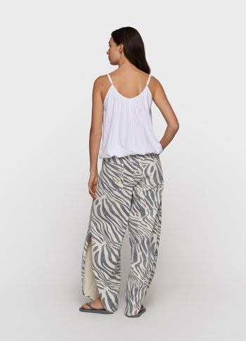 top gathered neck | white