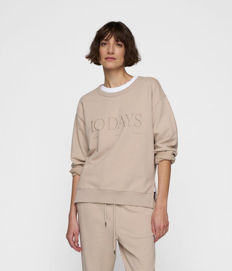 sweater logo | rope