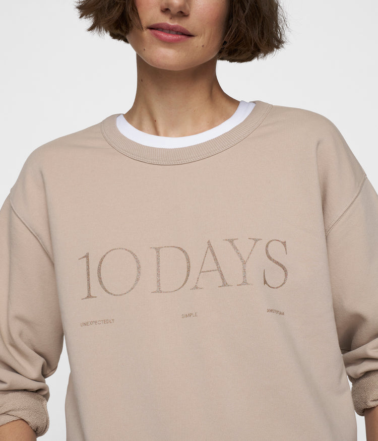 sweater logo | rope