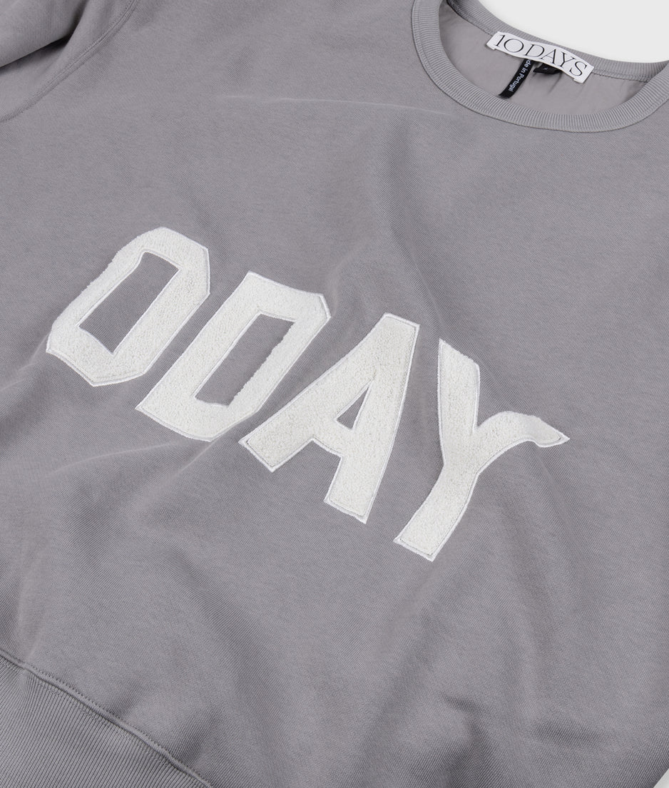 statement sweater logo | light graphite