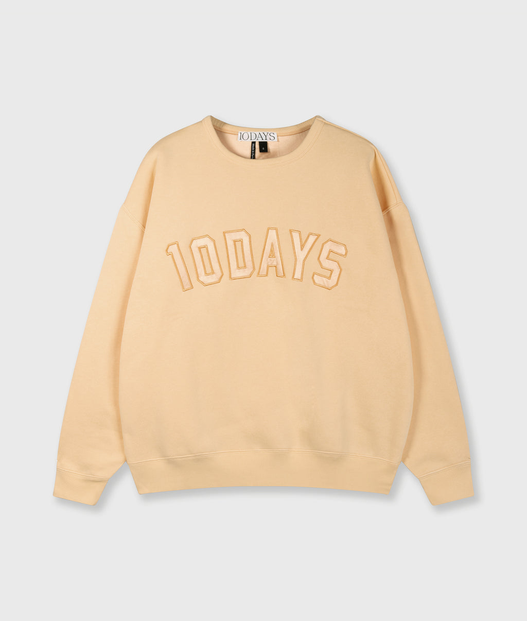 statement sweater logo | pastel mango