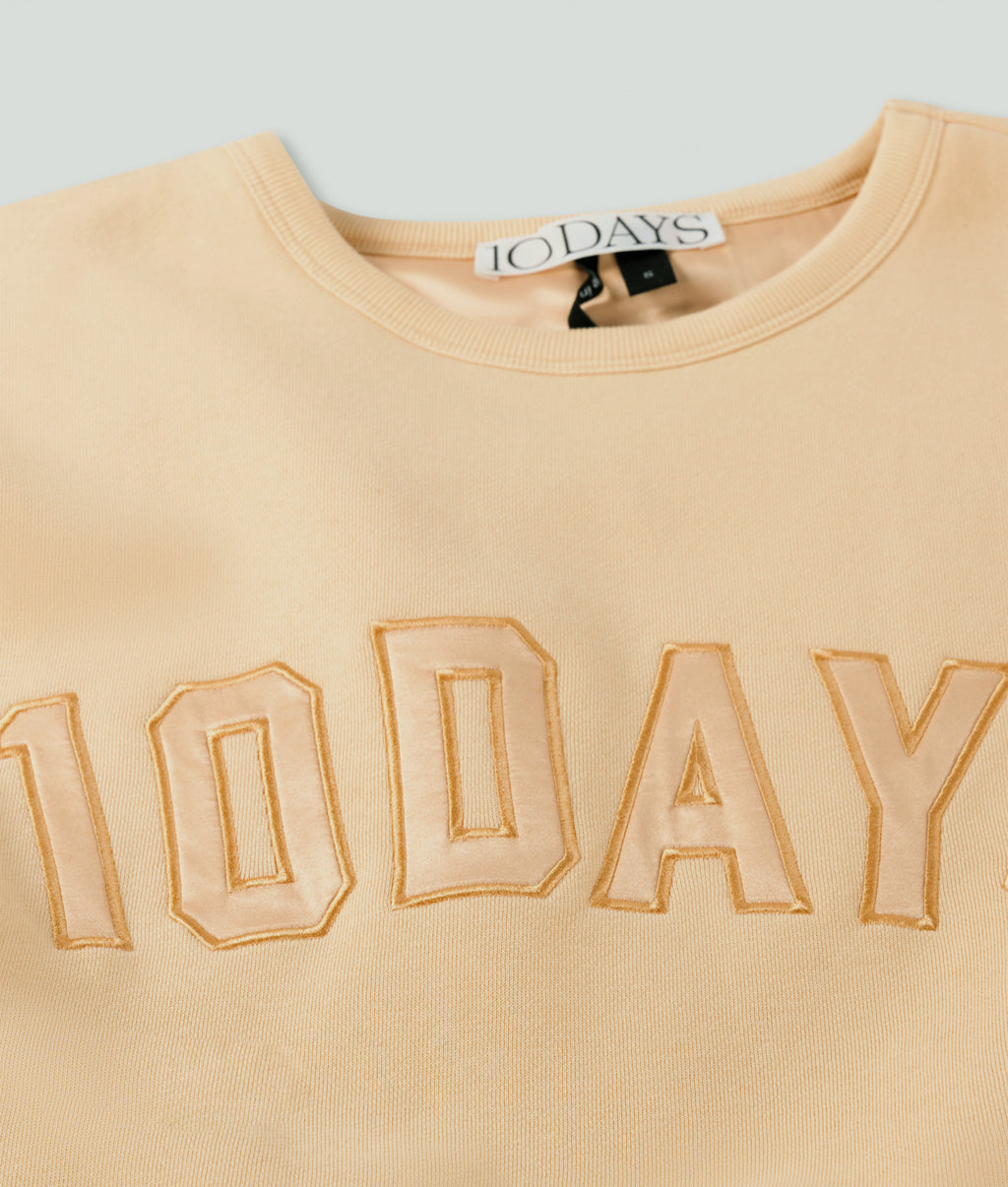 statement sweater logo | pastel mango